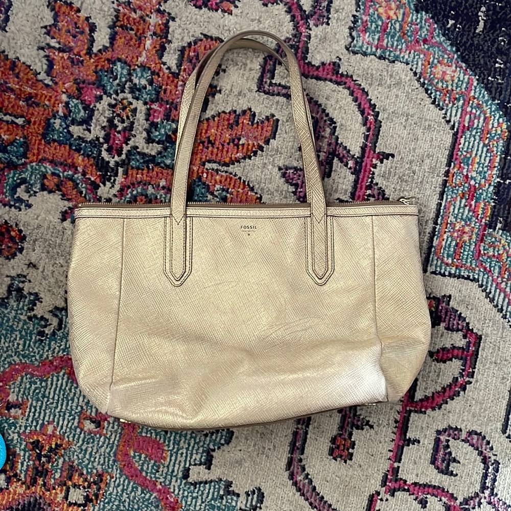 Fossil Sydney shopper